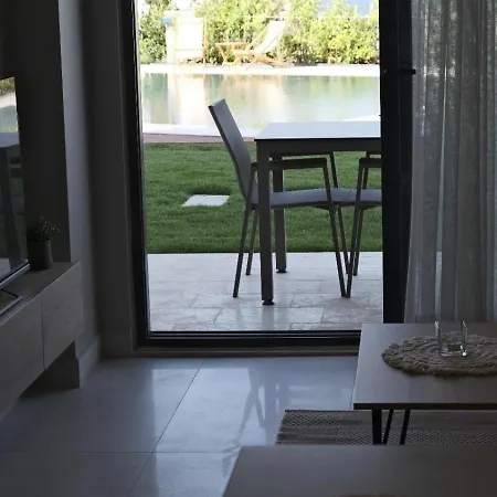 Modern 1-br With Pool Access Near G-3 38 Ayvalı